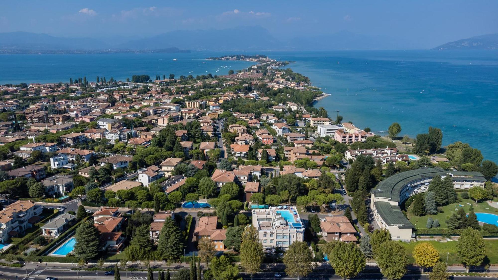 Hotel Alfieri Сірміоне Екстер'єр фото