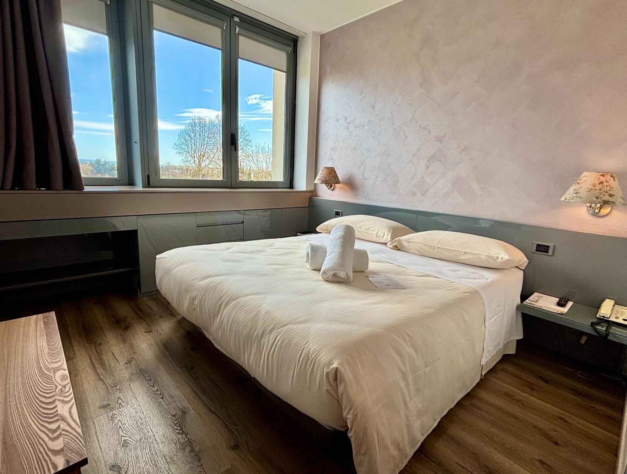 Hotel Alfieri Сірміоне Екстер'єр фото