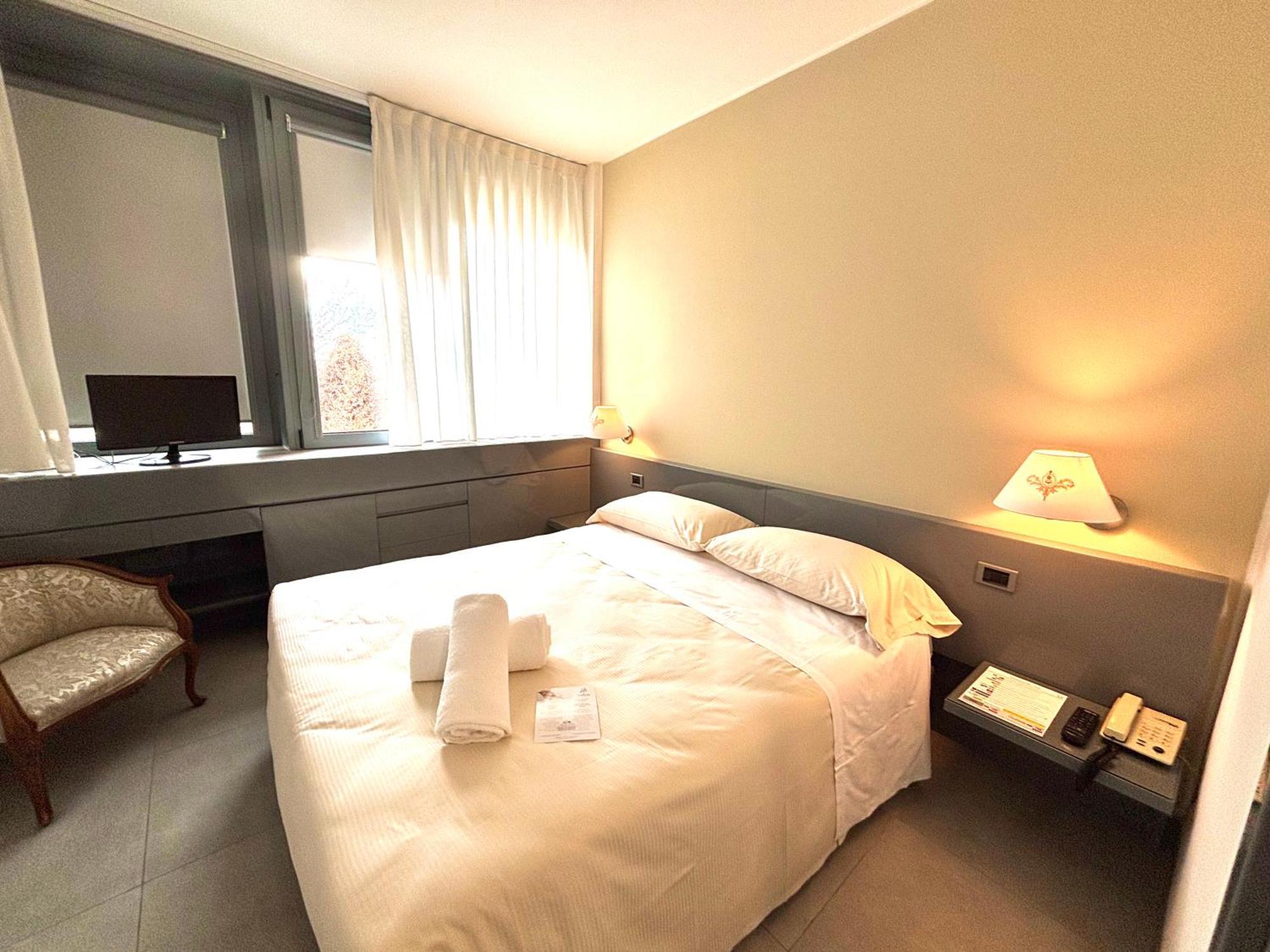Hotel Alfieri Сірміоне Екстер'єр фото